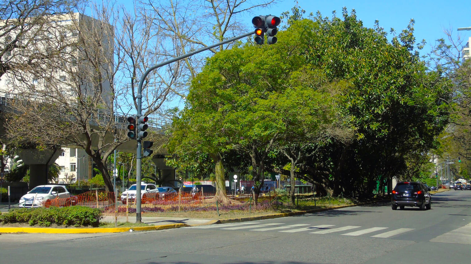 Plazoleta Gral. Enrique Mosconi