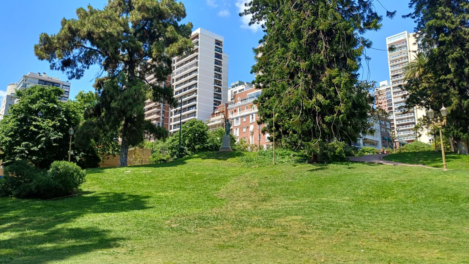 Plaza Barrancas de Belgrano