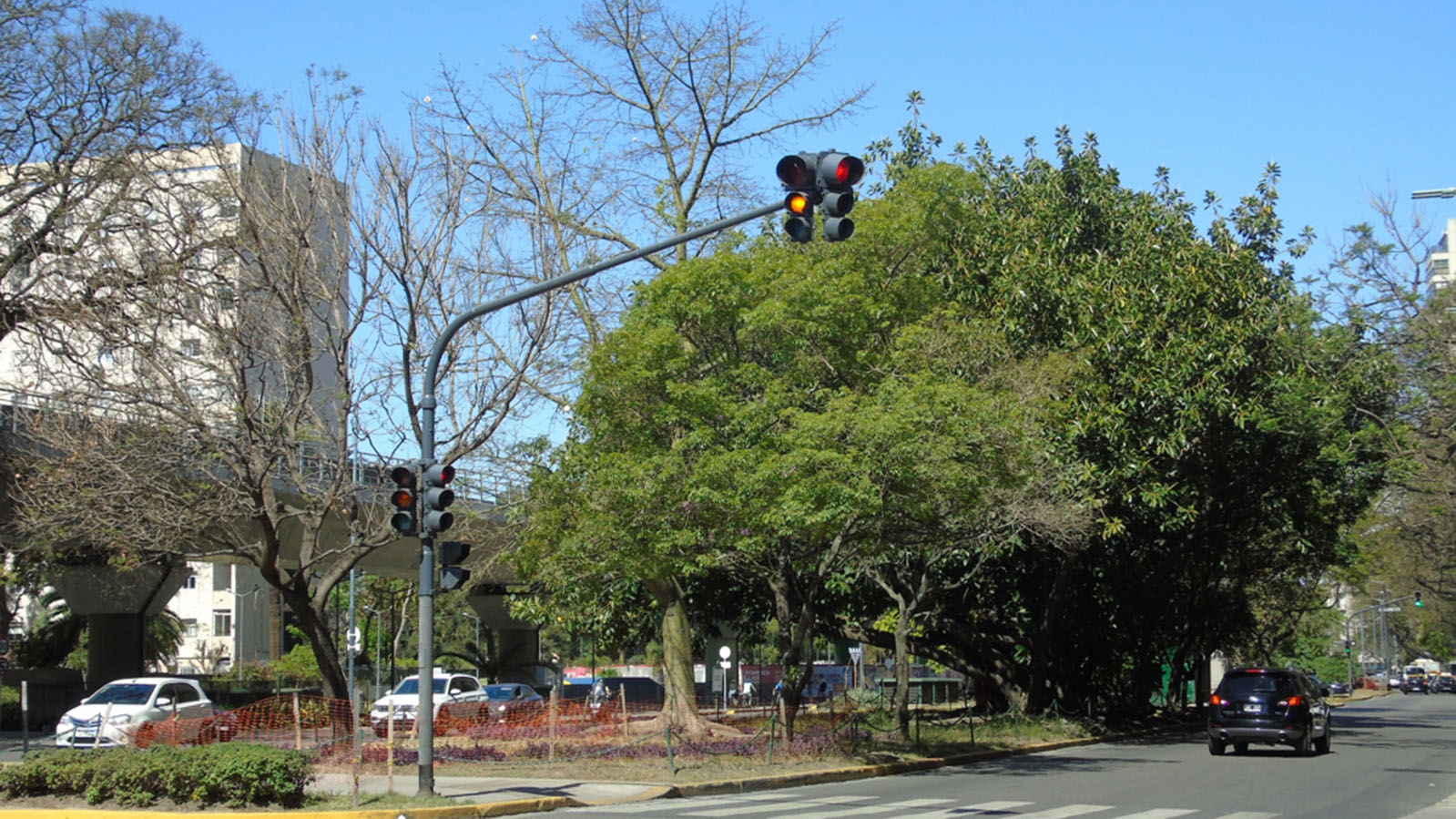 Plazoleta Gral. Enrique Mosconi
