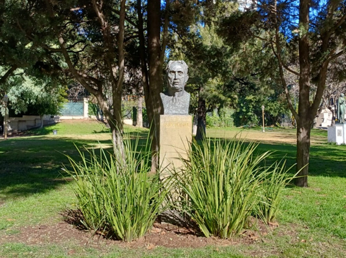 Dr. Luis Agote