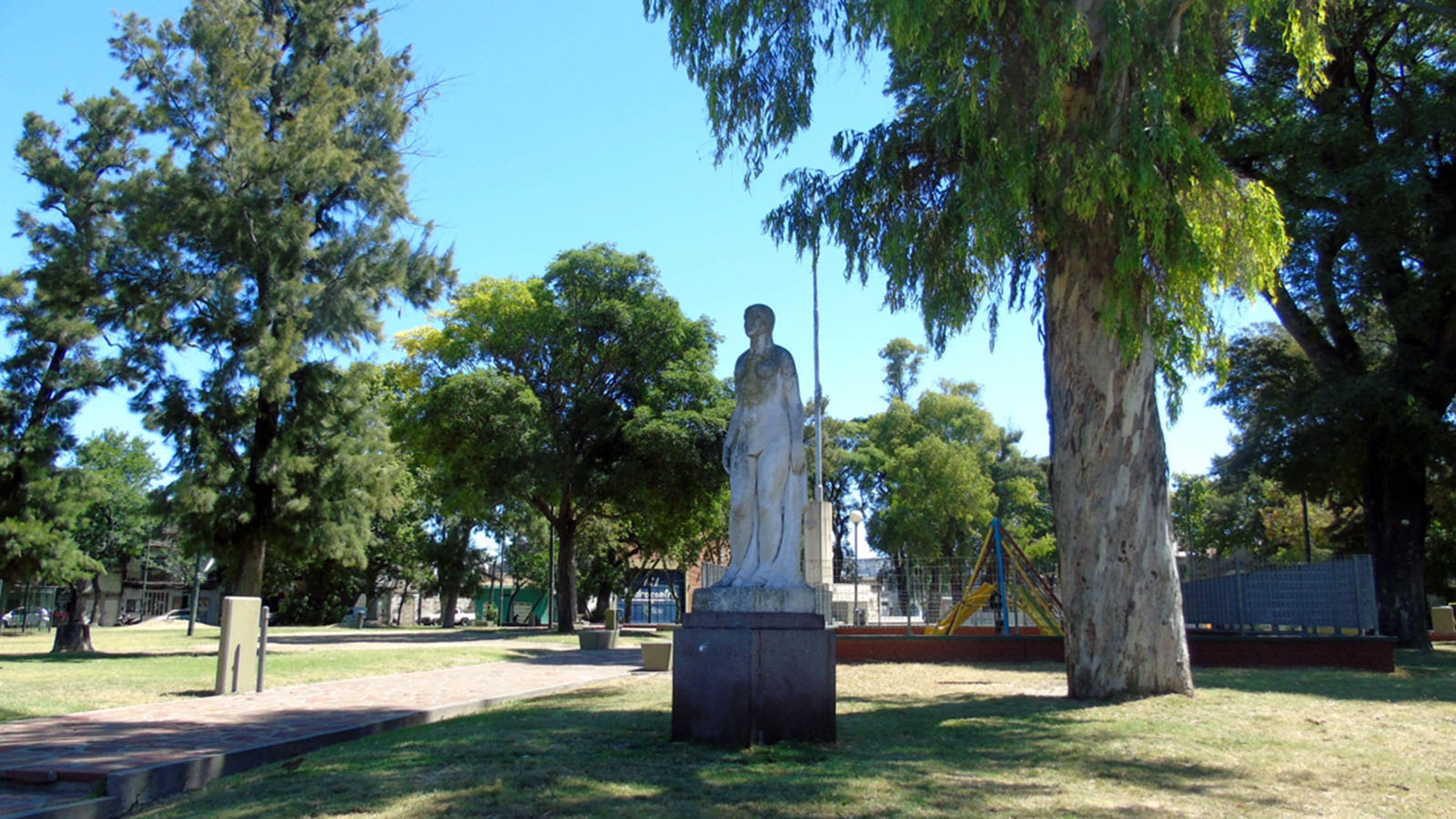 Plaza Almirante Brown