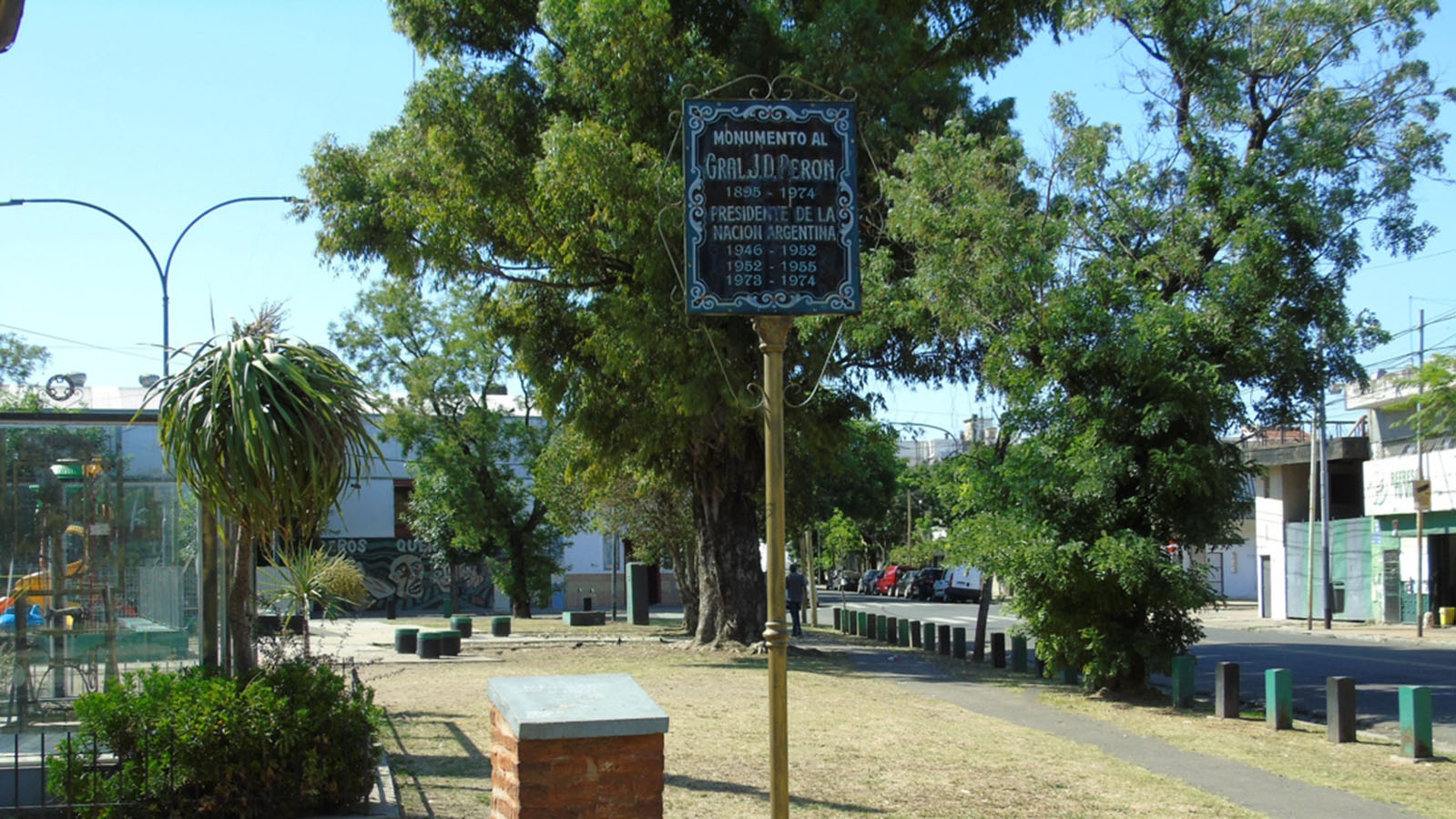 Plazoleta Dr. Carlos Saavedra Lamas