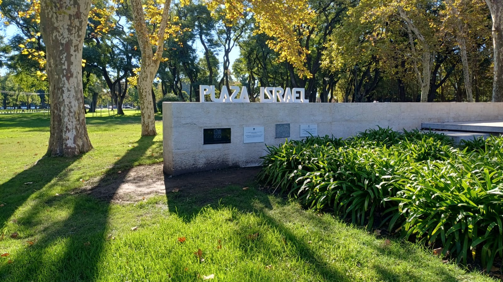 Imagen principal de las placas del monumento