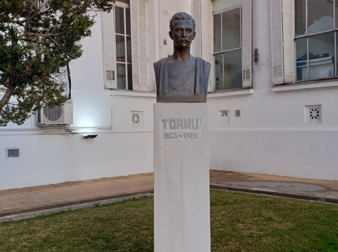 Dr. Tornu