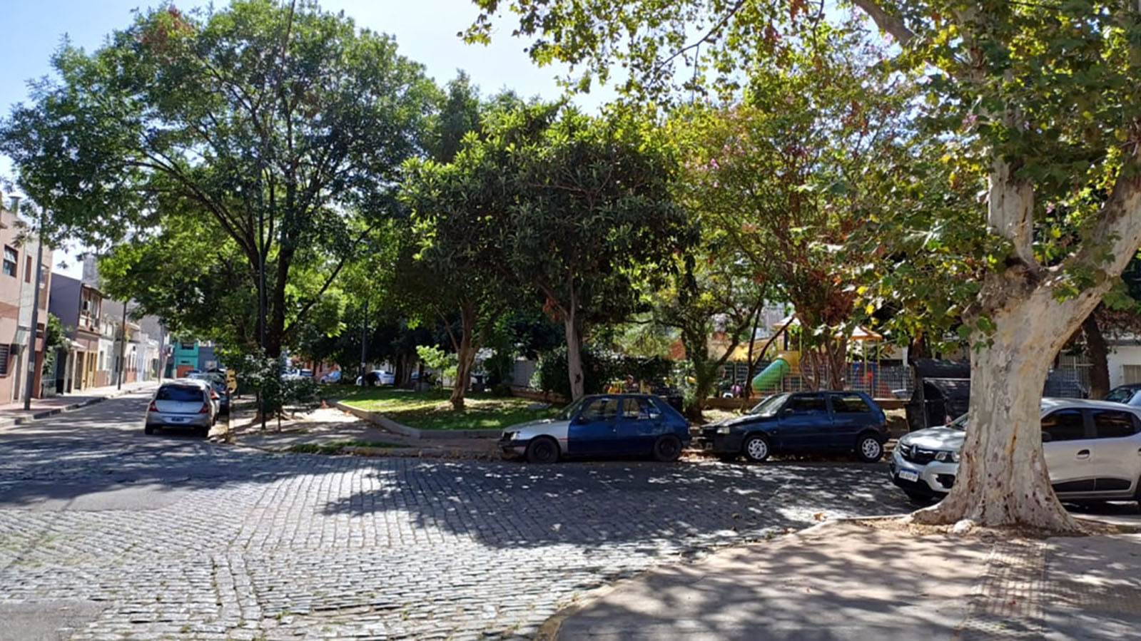 Plazoleta Andrés Chazarreta