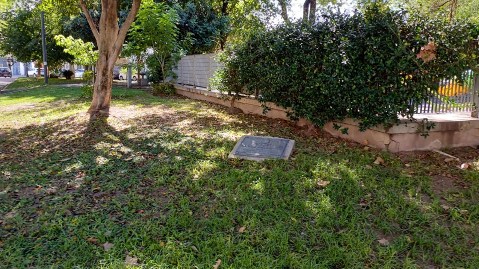 Plazoleta Andrés Chazarreta