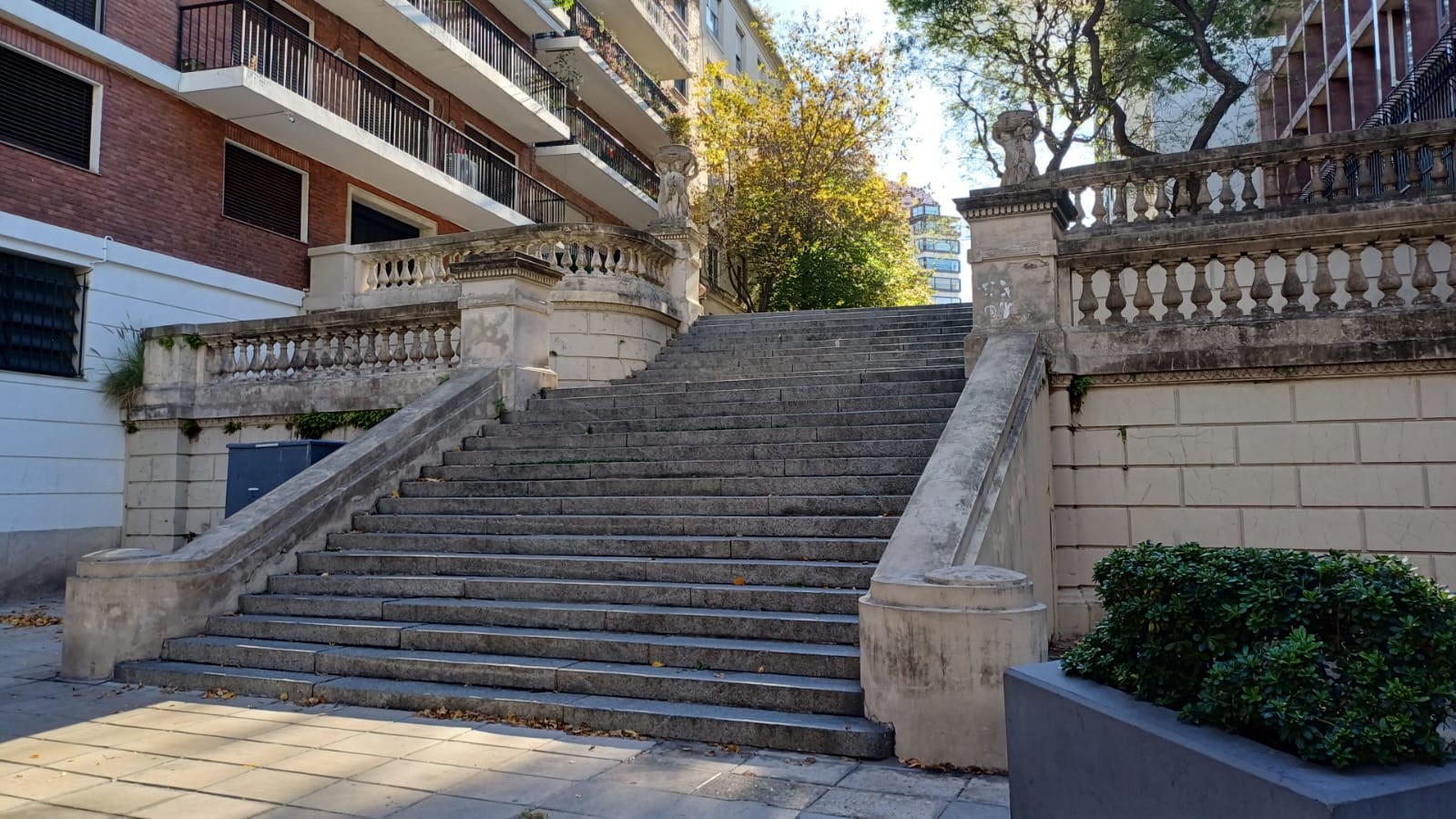 Balaustrada (Dr. Luis Agote y Guido)