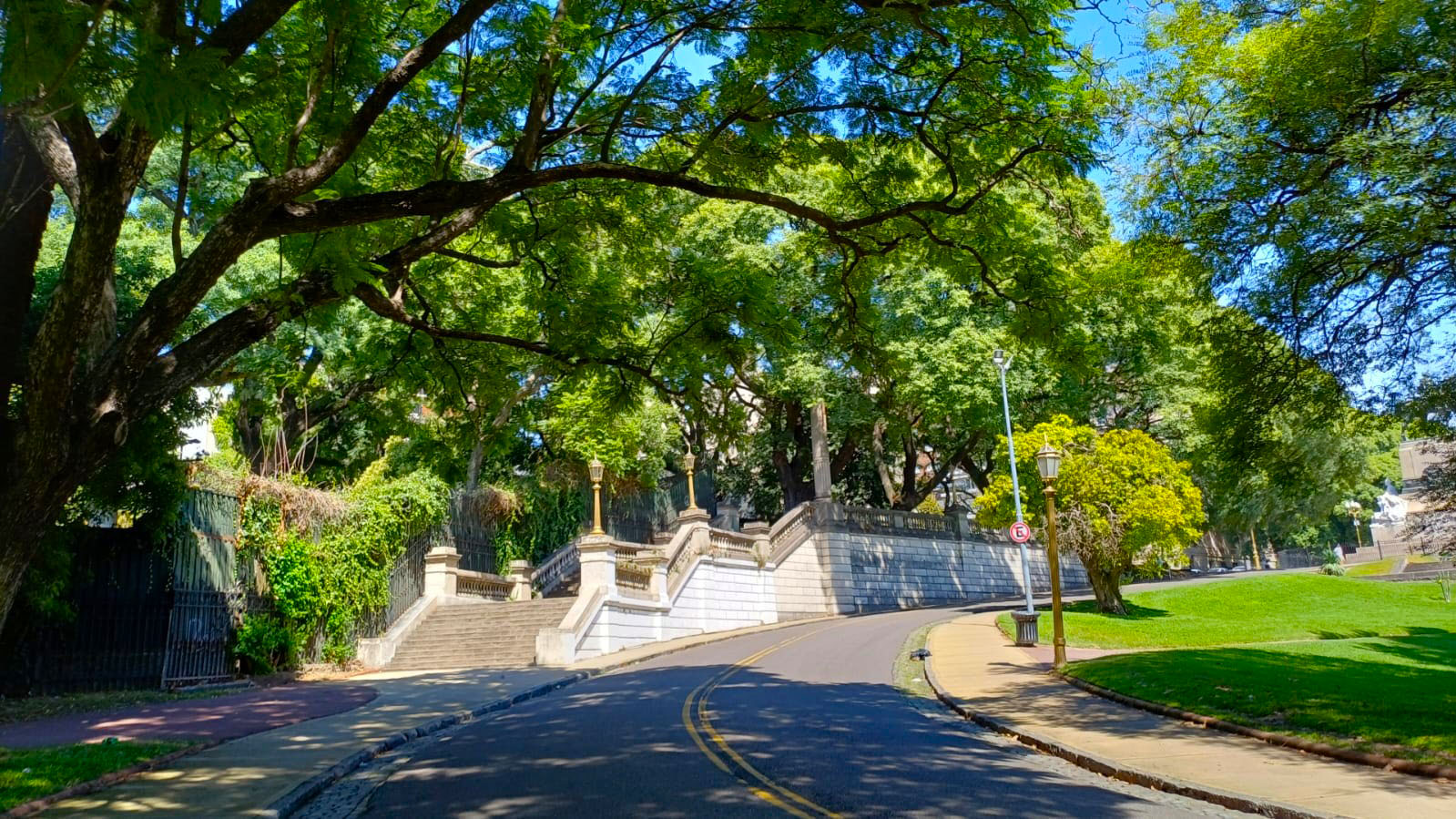 Balaustrada (Líbano y Gelly y Obes)