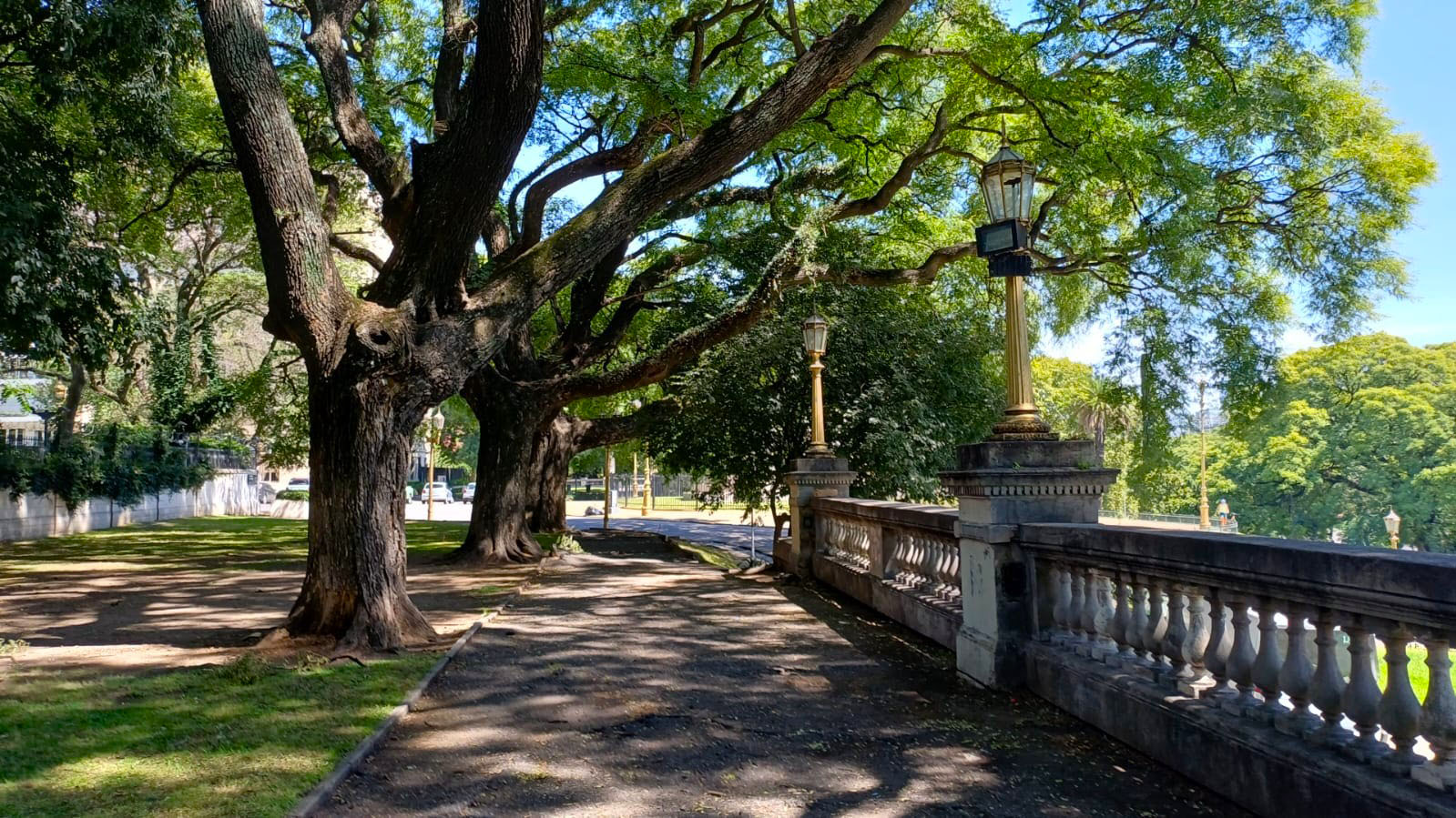 Balaustrada (Líbano y Gelly y Obes)
