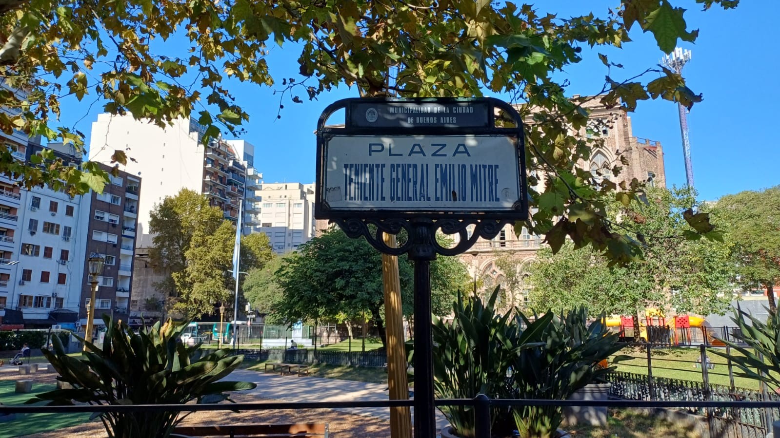 Plaza Tte. Gral. Emilio Mitre
