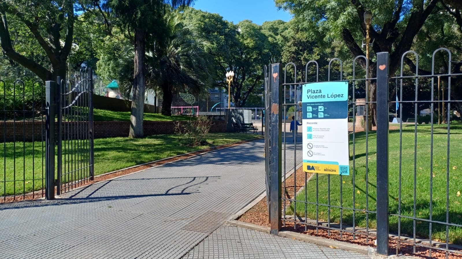 Plaza Vicente López y Planes