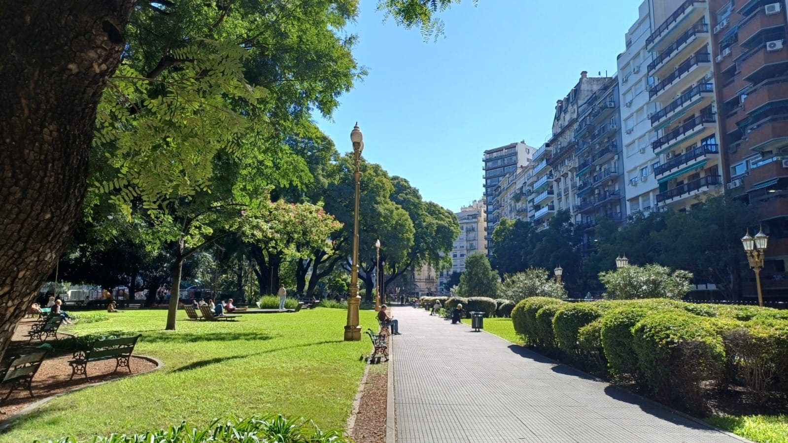 Plaza Vicente López y Planes