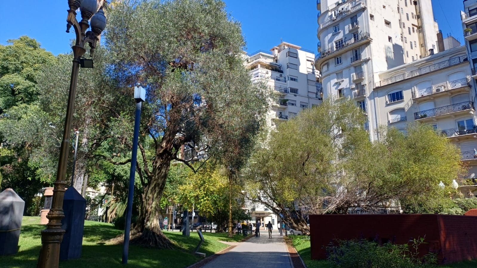Plaza Vicente López y Planes