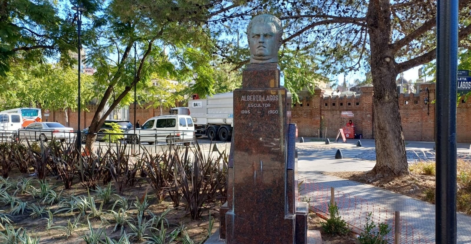 Plazoleta Alberto Lagos