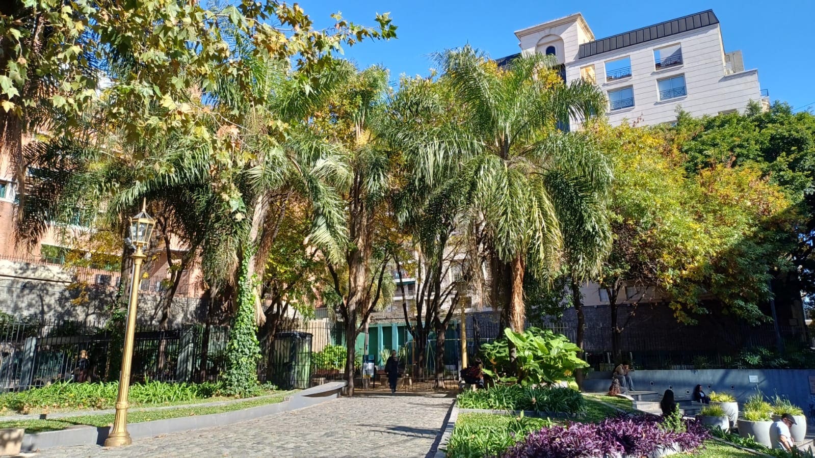 Plaza Manuel Mujica Lainez