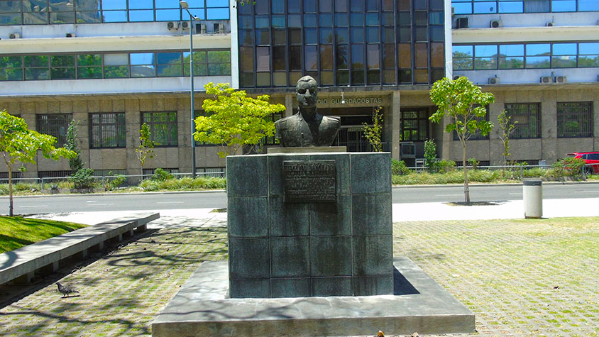 Plazoleta Hipólito Bouchard